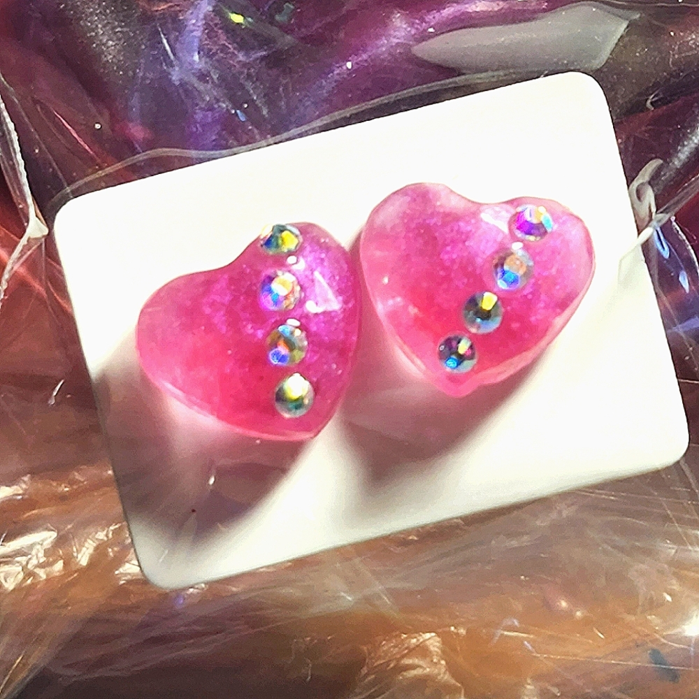 resin heart shaped stud earrings